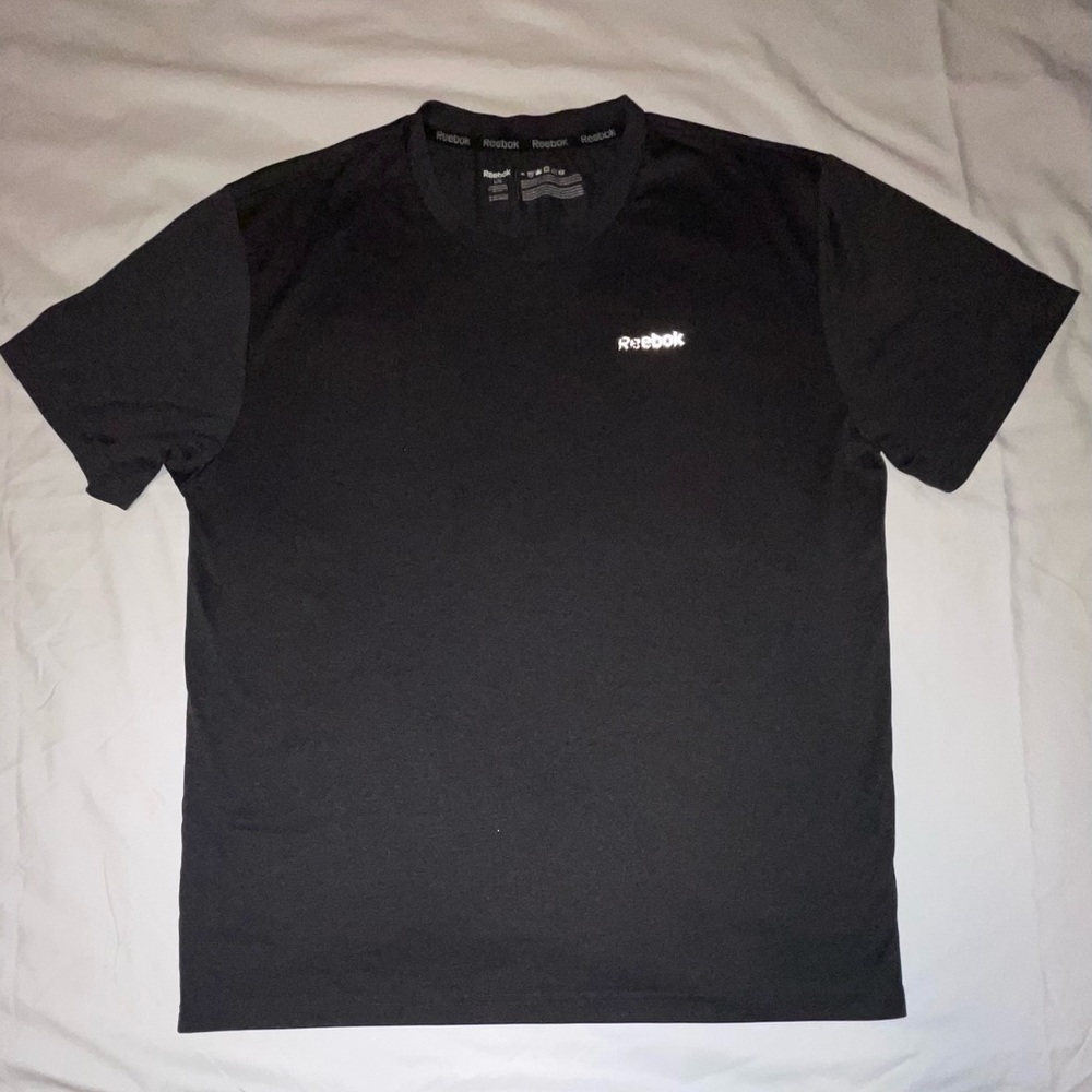 EUC🔥CLEARANCE🔥REEBOK MEN ACTIVE SHIRT SHORT SLEEVE SIZE L